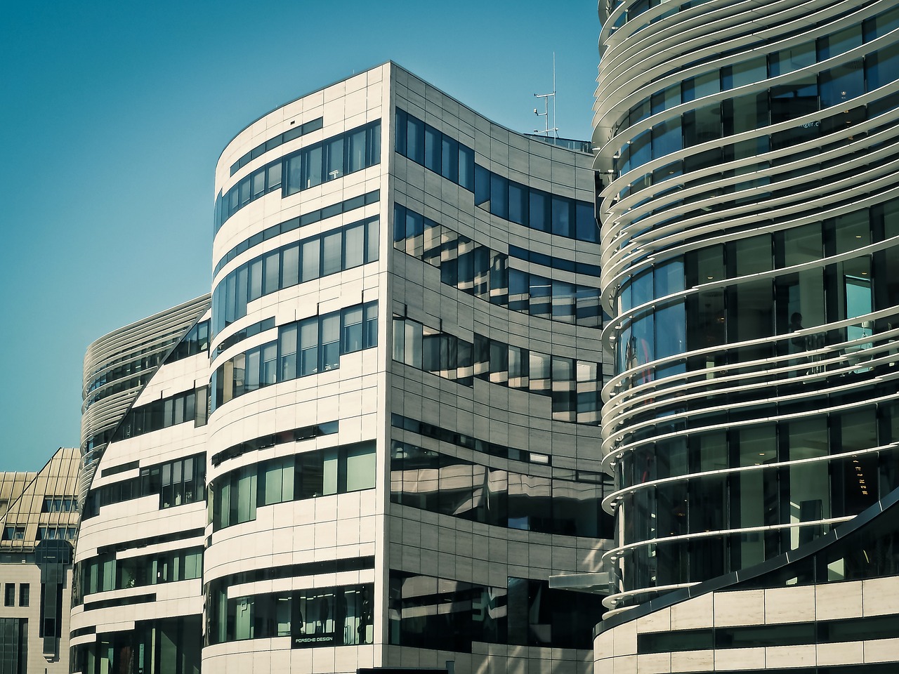 技術革新與現代建設的典范,最新特等站巡禮