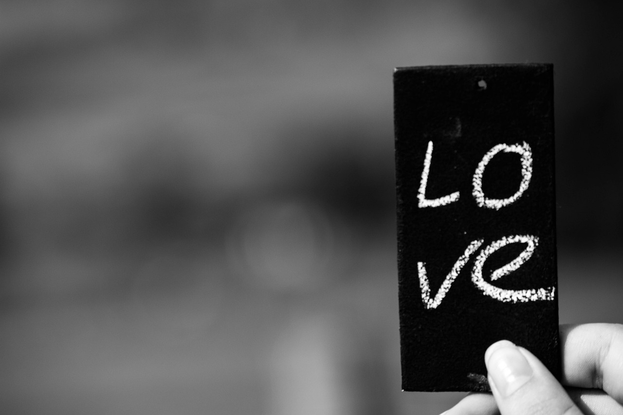 最新傷感喊麥，情感宣泄的旋律與詞句觸動人心