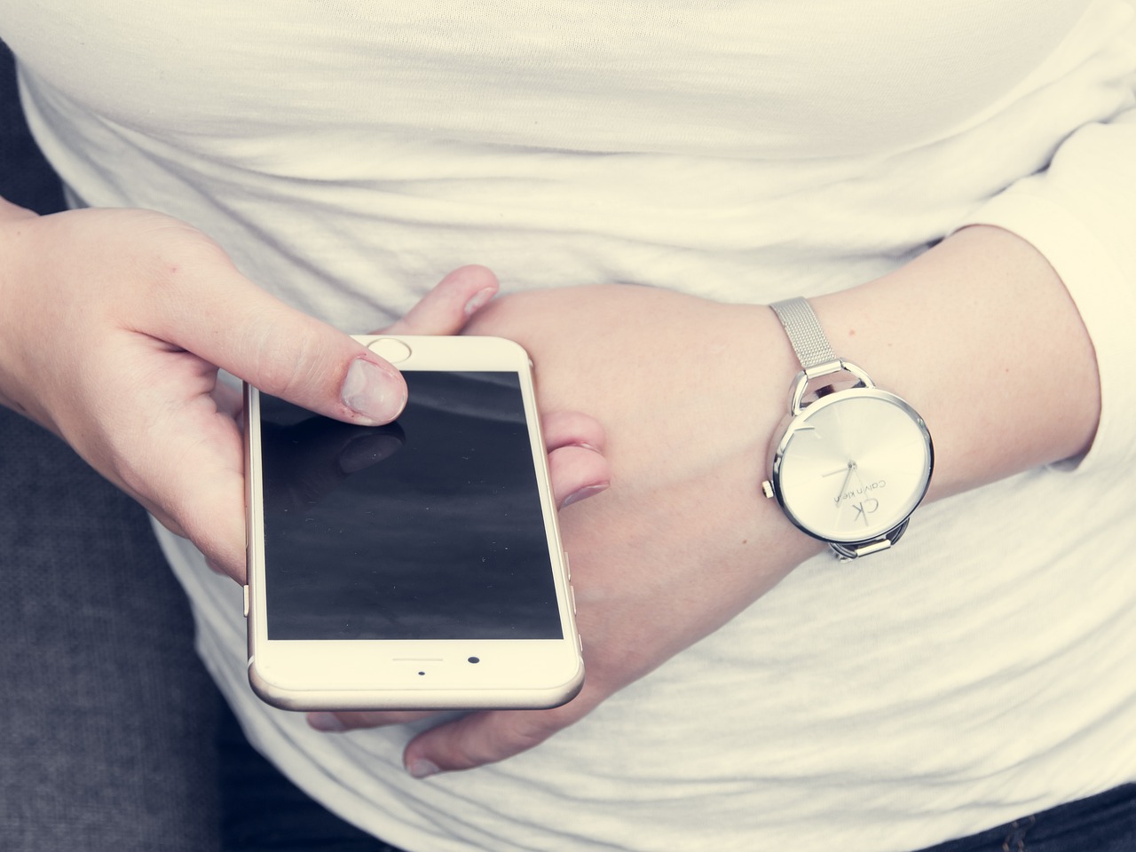 科技與時尚融合,最新手機柜的極致展現(xiàn)