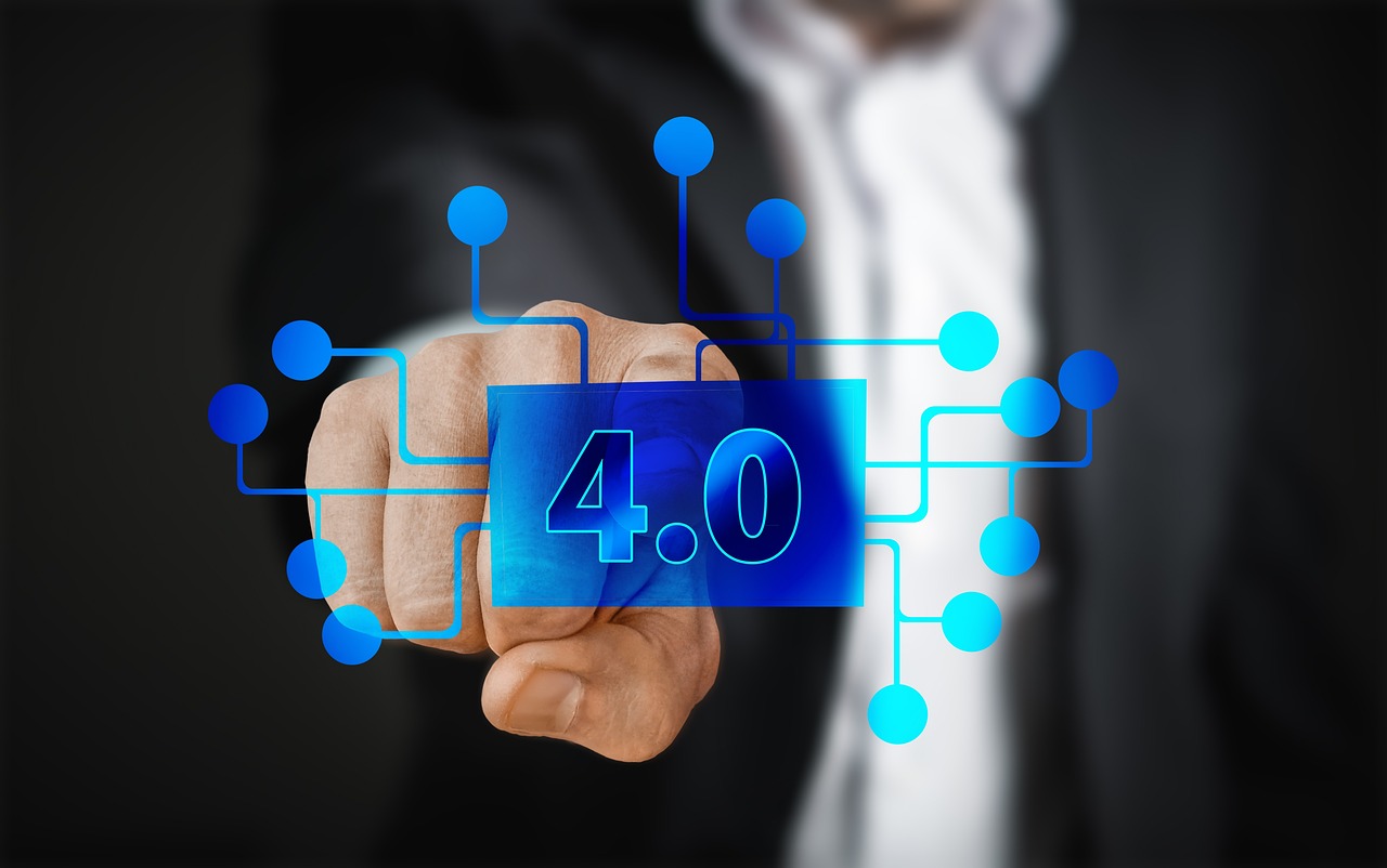 尹中立,數字化時代的挑戰與機遇分析