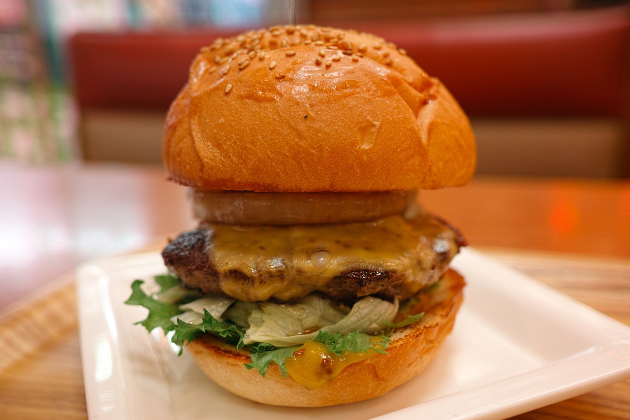 最新漢堡震撼上市,味蕾顛覆的美食創(chuàng)新之旅