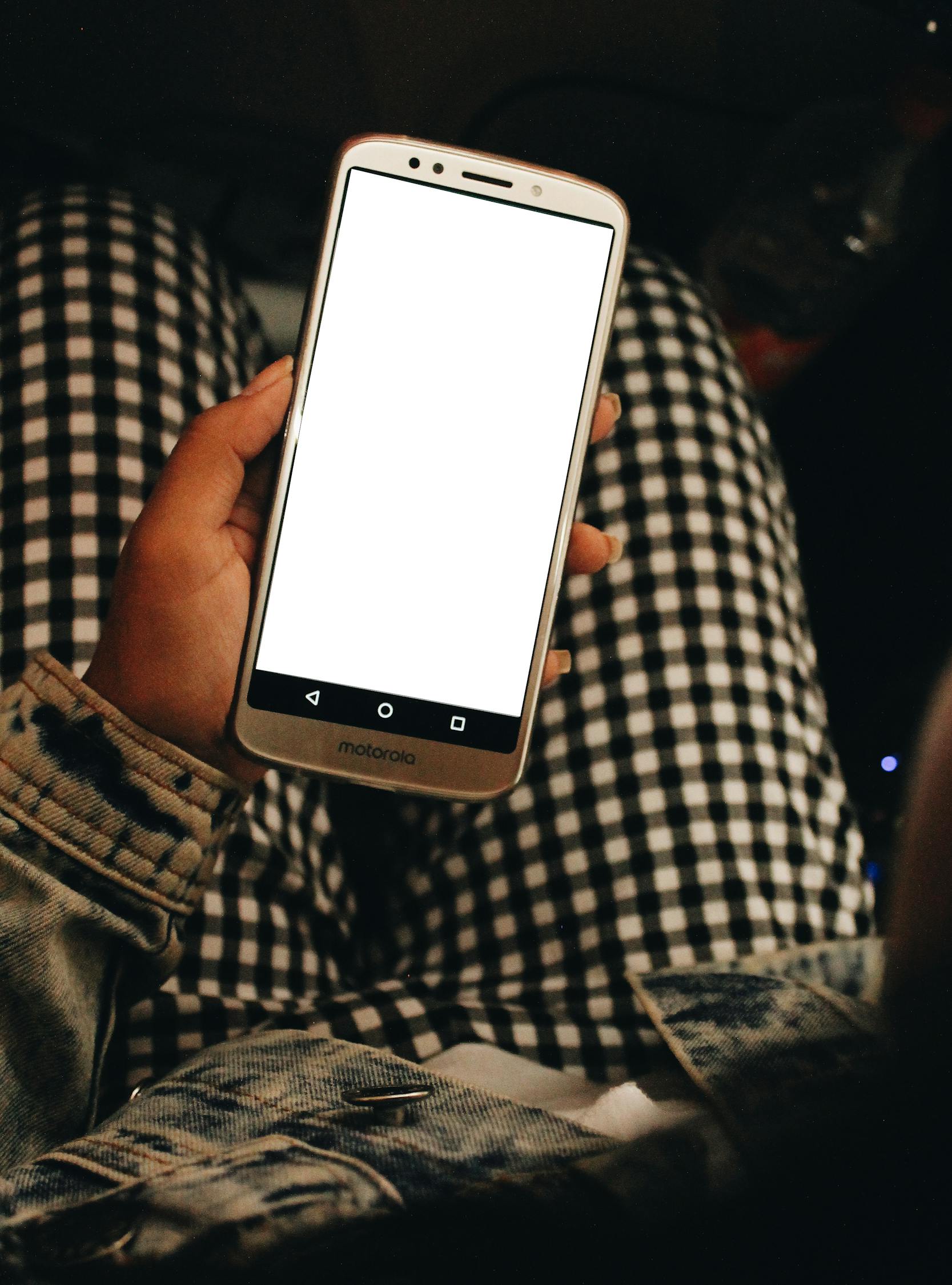 科技與時尚融合,最新旋轉手機重磅登場!